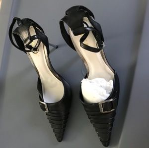 Black stiletto shoe...really cute